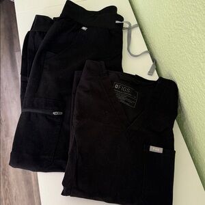 Black Figs Scrub Set
XS